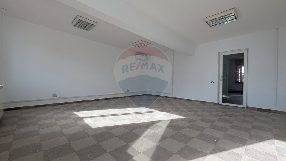 100sq.m Office Space for rent, Regie area