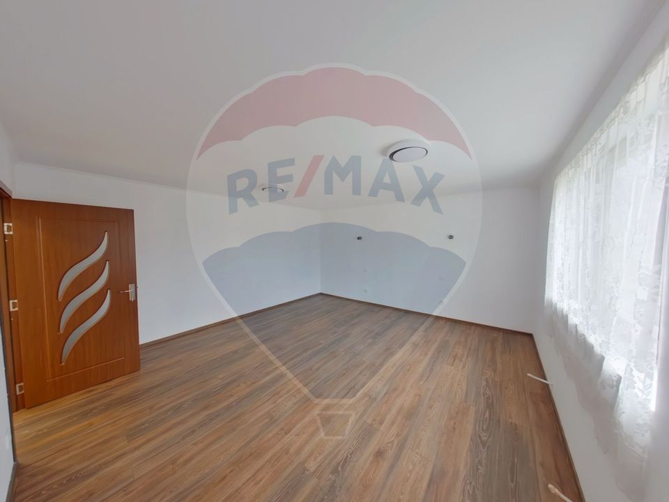 Casă cu 5 camere de vânzare în Piatra, Maramureș