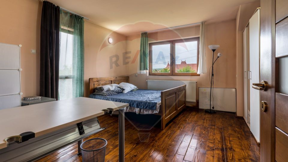 Casa cu 6 camere de vanzare, zona Centrala, Huedin