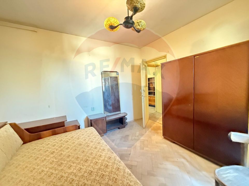 Apartament de vanzare 3 CAMERE în zona Spital Constanta