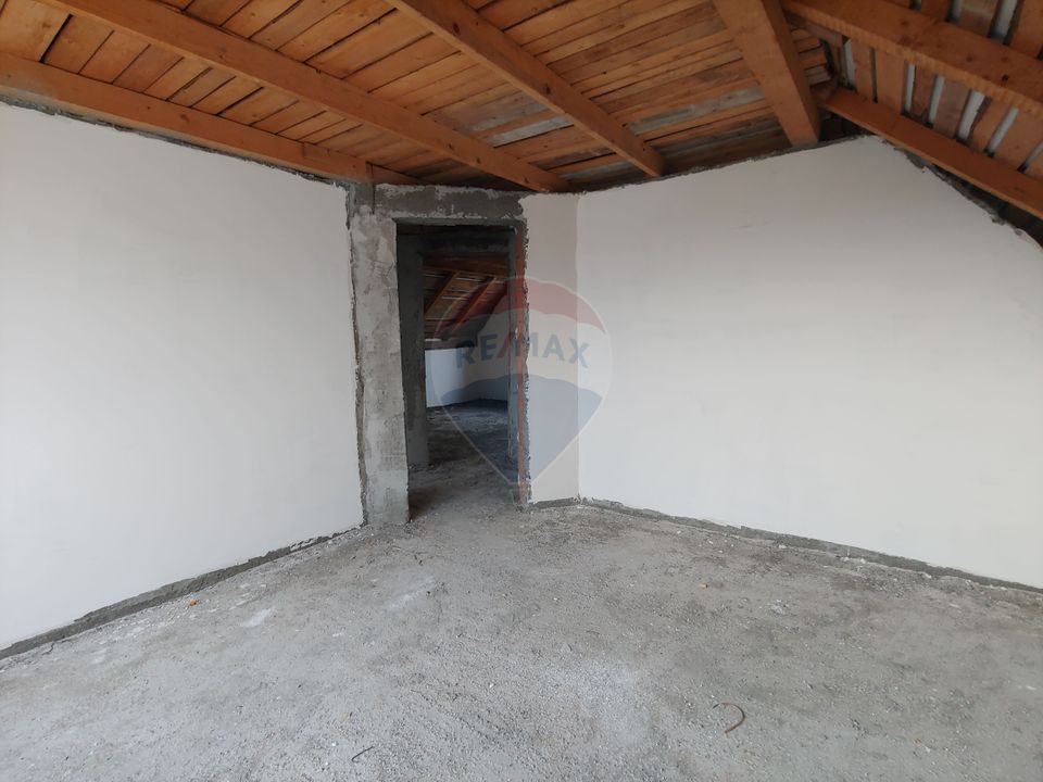 Casă / Vilă individuală cu 560 mp teren, de vânzare în Scheia, Suceava