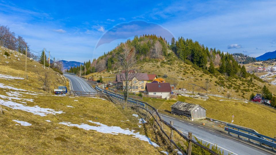 Teren intravilan CU PRIVELISTE DE POVESTE- Fundata- Romania