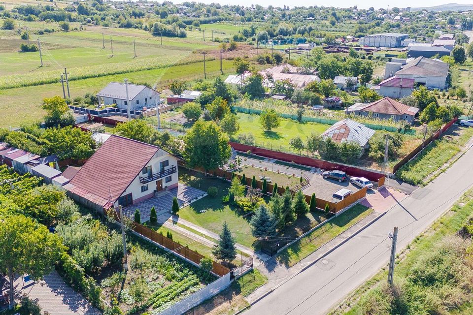 Casă / Vilă cu 5 camere de vânzare în zona Central