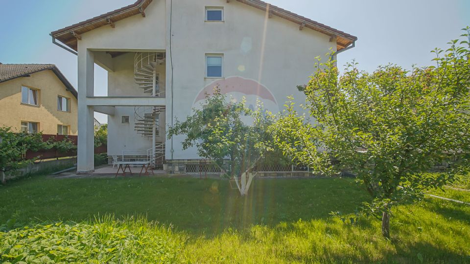 Vila impunatoare, rezidenta cu pretentii, Tractorul, Brasov