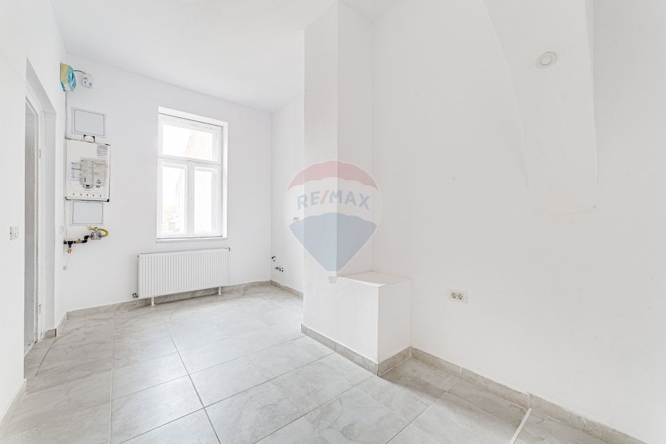 Apartament cu 2 camere de vânzare în zona Teatrului de Stat