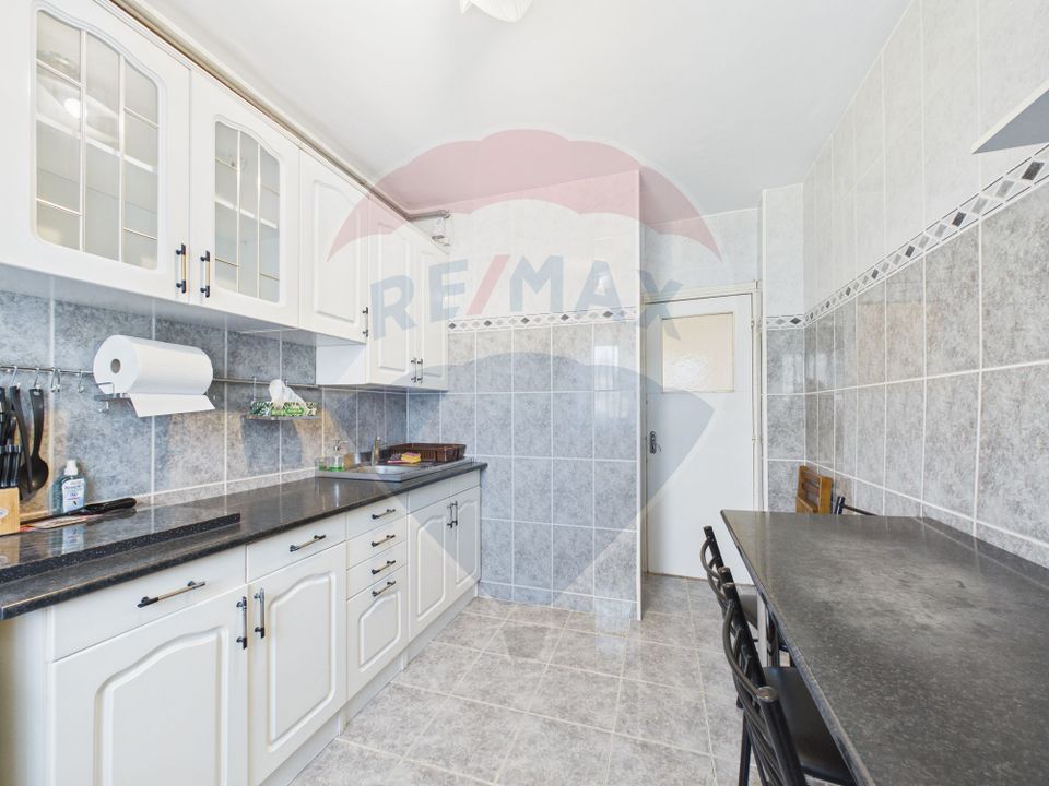 Apartament 3 camere, decomandat de vânzare în zona Aparatorii Patriei