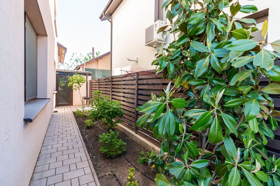 Vanzare Vila Individuala mare | 7 camere, 2 terase | P+1+2R | Curte