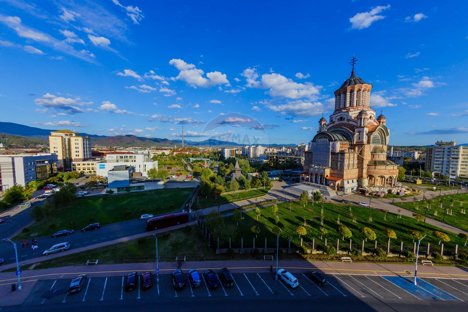 Apartament cu 4 camere de vânzare în zona Central