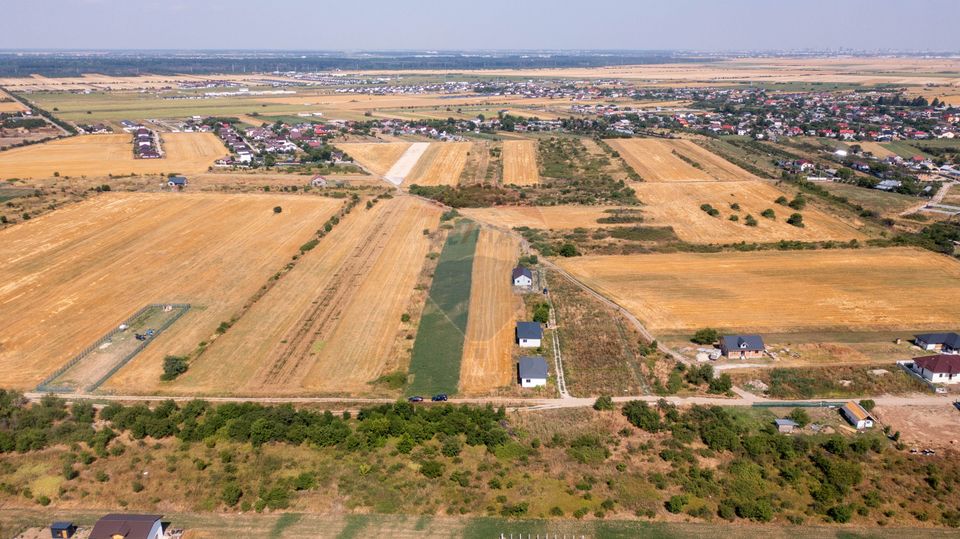 Land 5,888sqm Sabareni / Strada sondei