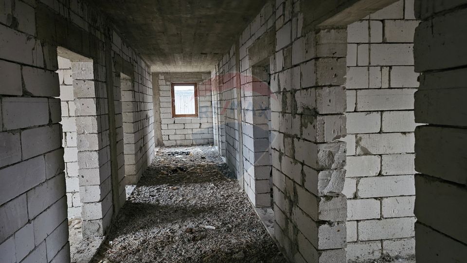 Casă / Vilă cu 12 camere, teren intravilan de 2869mp în Siminicea, SV