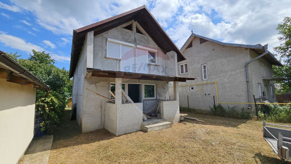 Casă / Vilă, teren 1700mp,  în Lisaura-Ipotești, Suceava