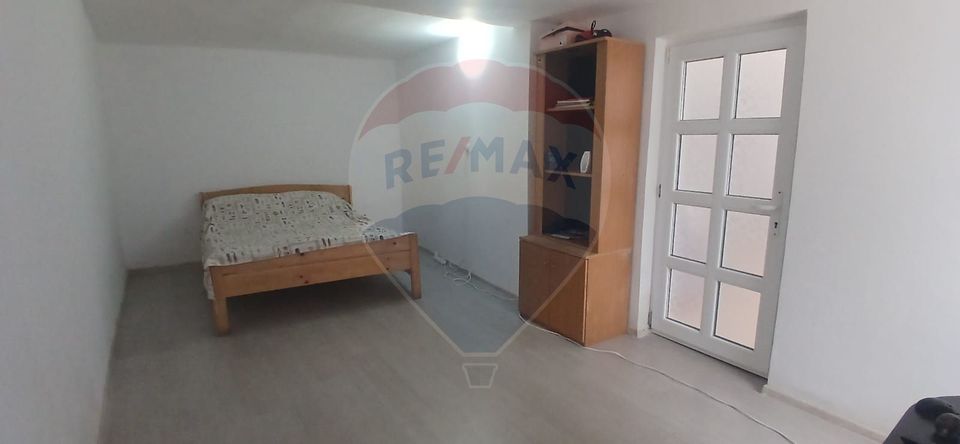 8 room House / Villa for sale