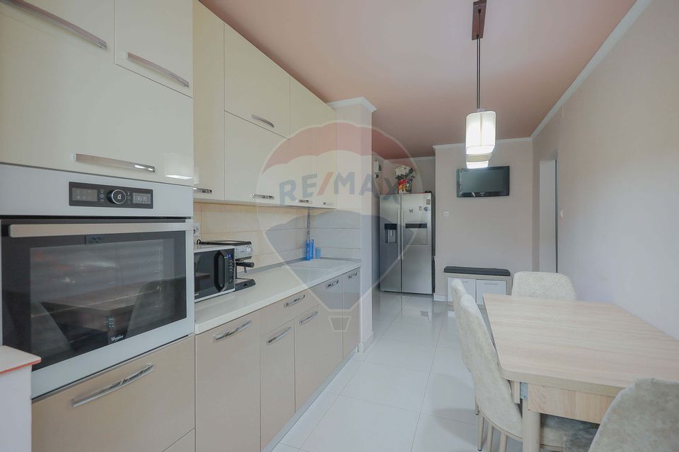Apartament cu 3 camere de vânzare în zona Dacia
