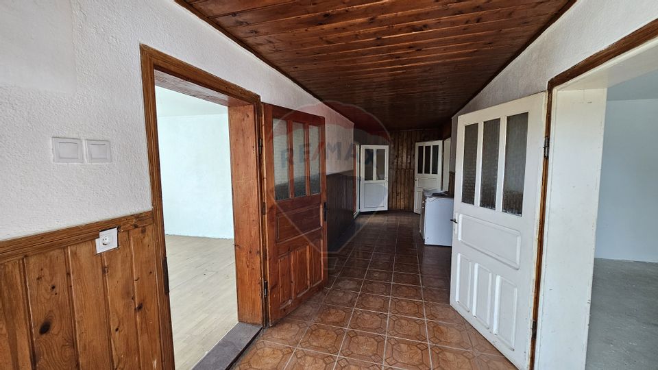 Casă  cu 3 camere, teren intravilan de 1300mp în Ipotești Tișăuți, SV