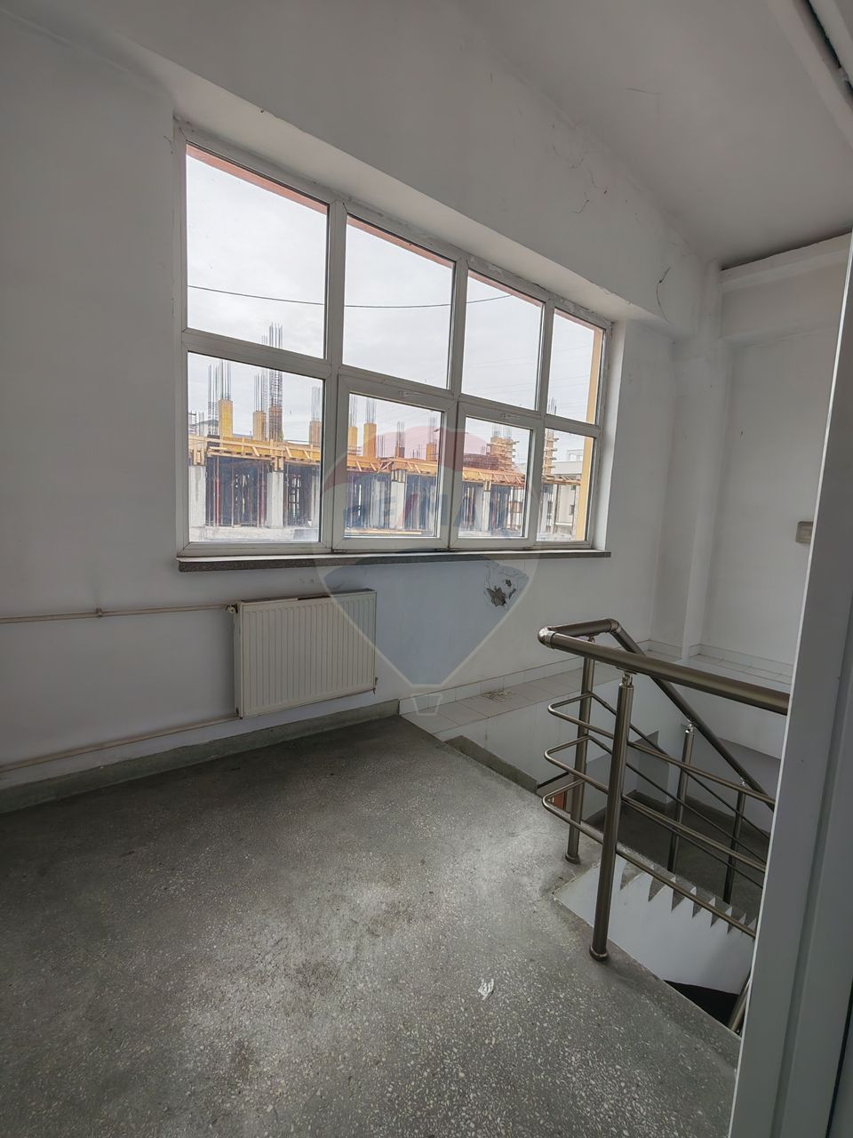 1,100sq.m Office Space for rent, Lapus area