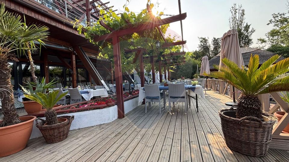 Hotel - Pensiune cu 14 duplexuri  de vânzare  CASA CU STUF Olimp