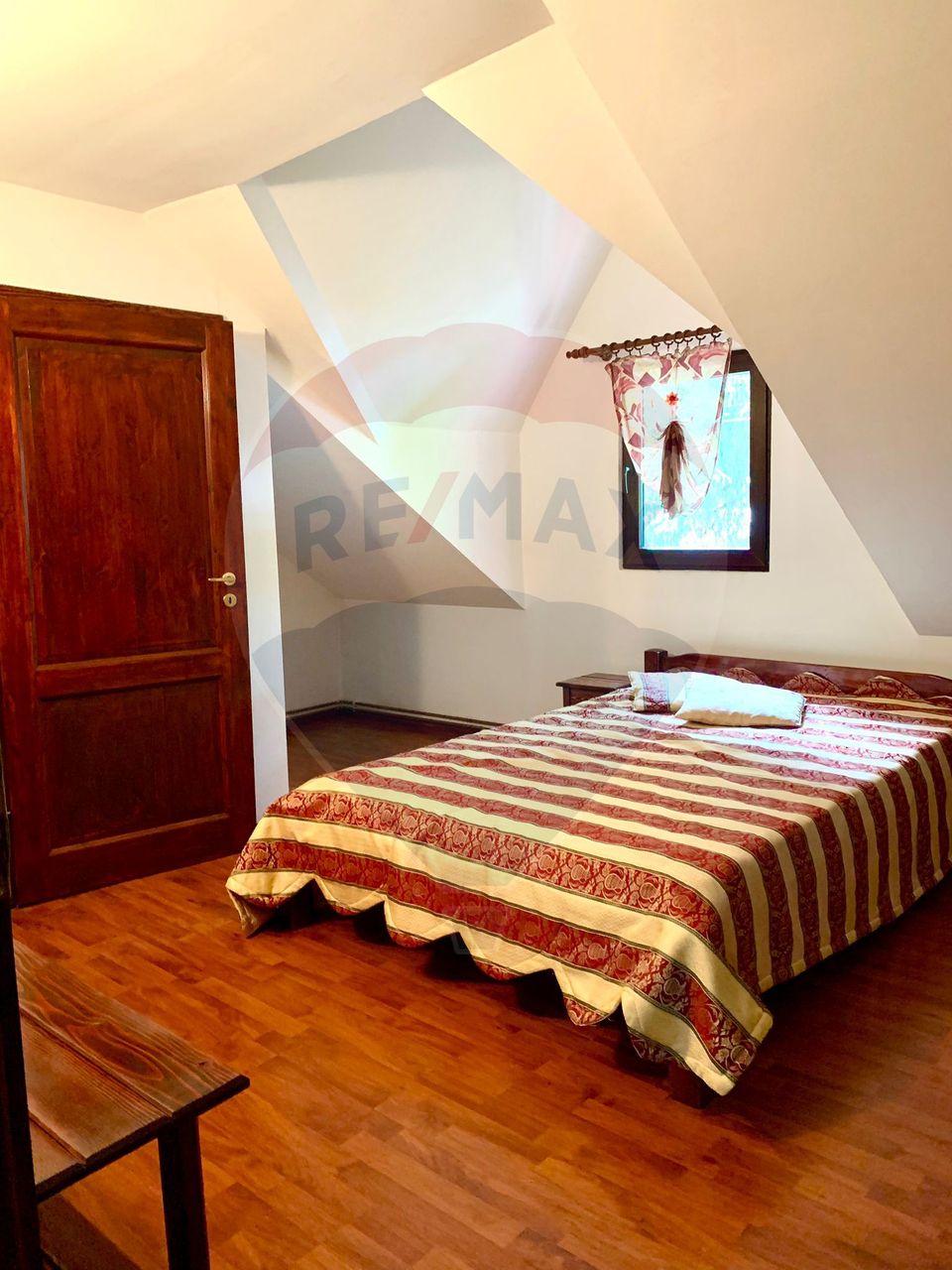 Pensiune cu 13 camere de vânzare in Bulz