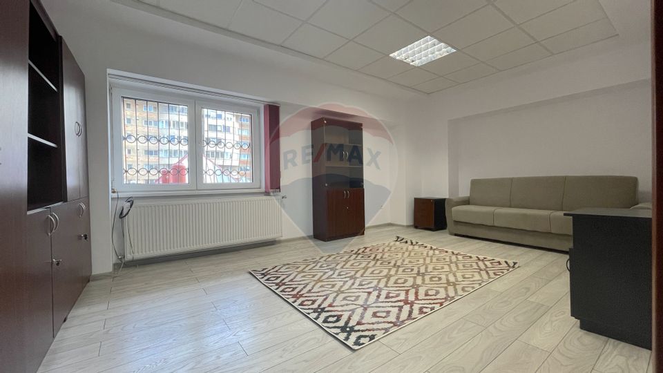 Apartament cu 3 camere de închiriat în zona ITC, etaj 1!
