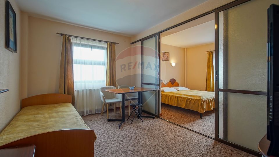 Comision 0 %! Pensiune cu 12 camere de vânzare, str. De Mijloc!