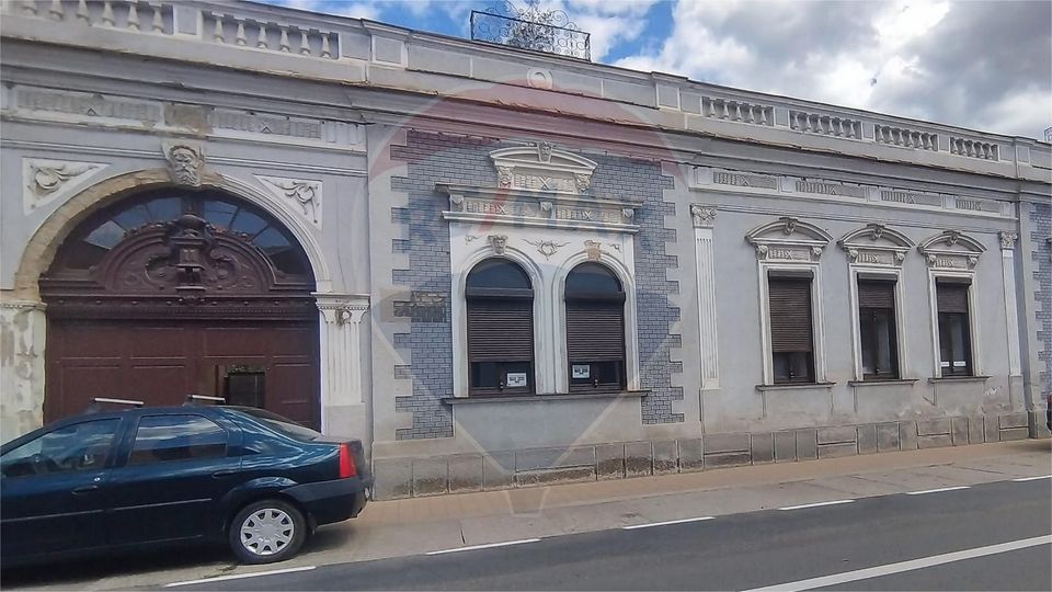 17sq.m Commercial Space for rent, Central area