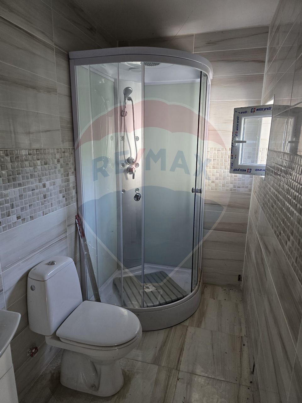 Casă noua + casa veche boiereasca renovabila