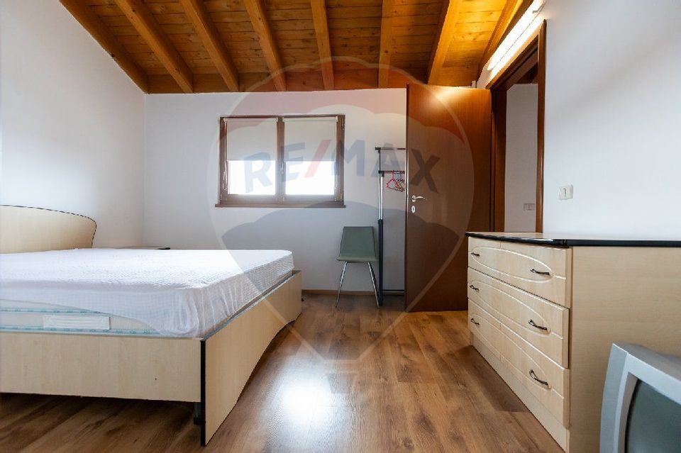 8 room House / Villa for sale
