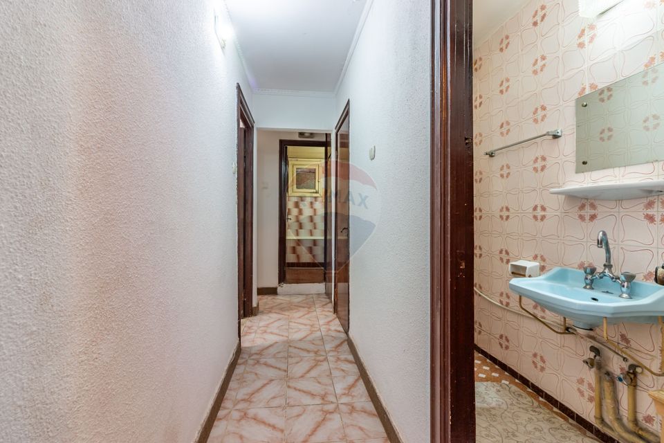 Apartament cu 3 camere de vânzare în zona Sebastian