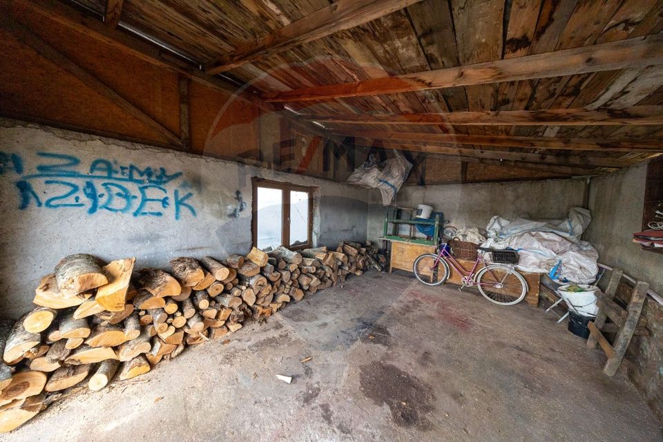 Casă individuală cu garaj și curte, 148 mp utili, zonă de case