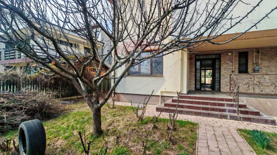 Villa for sale in Berceni, land 1161 sqm | Investment opportunity