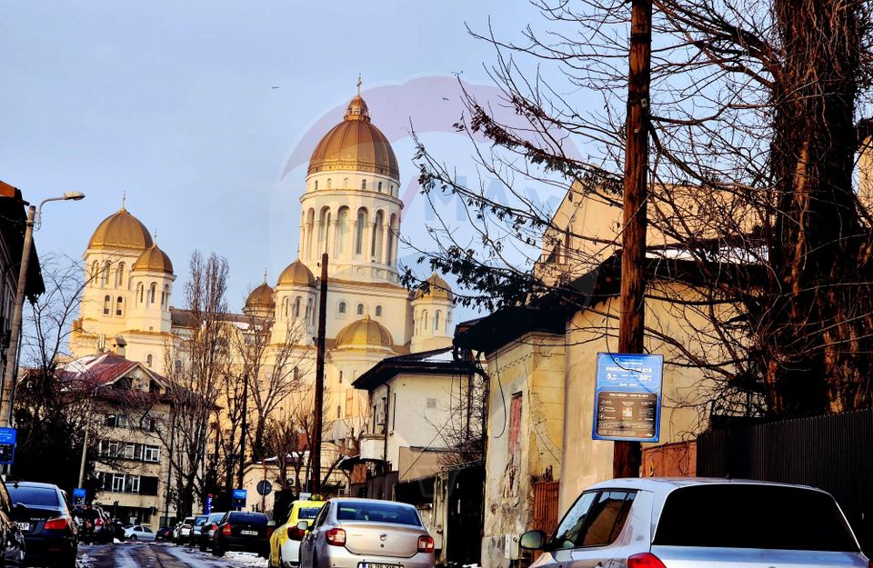 Casa de vanzare pretabila locuinta sau afacere | 13 Septembrie
