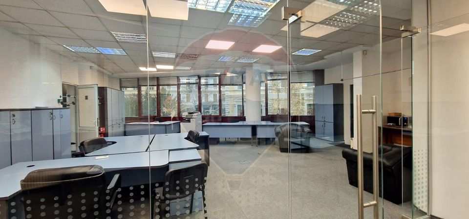 93sq.m Office Space for rent, Ultracentral area