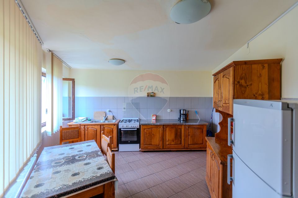 Hotel / Pensiune cu 10 camere de vânzare/Vama Buzaului