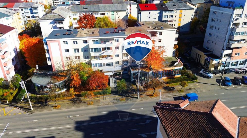 100sq.m Commercial Space for rent, Republicii area