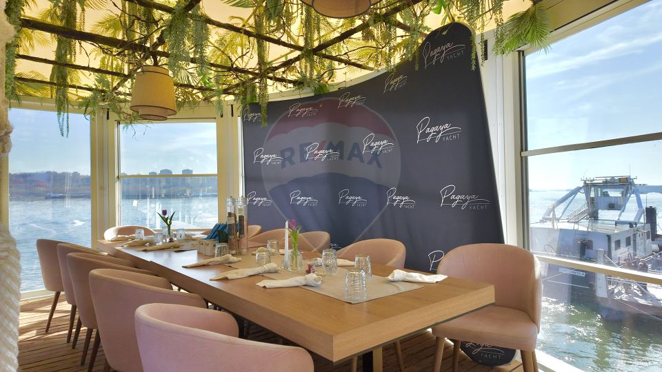 De vanzare Restaurant exclusivist pe apa - afacere la cheie