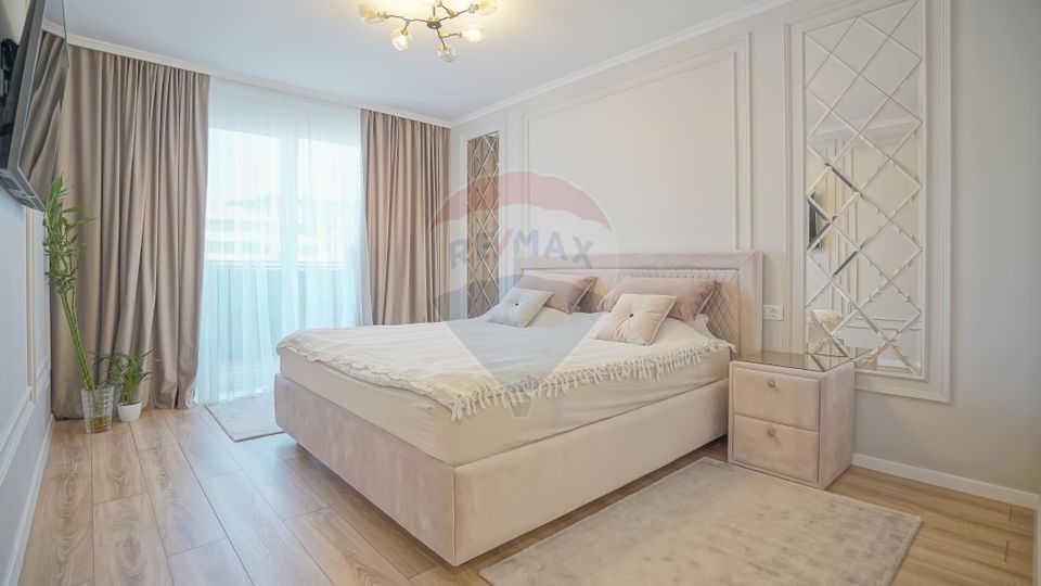 Apartament cu 3 camere de vânzare în zona Tractorul