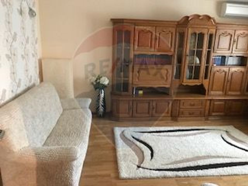 Apartament 2 camere de închiriat, str. Lunga