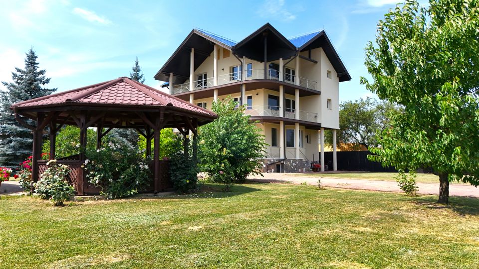 7 room House / Villa for sale, Ghimbav Livada area