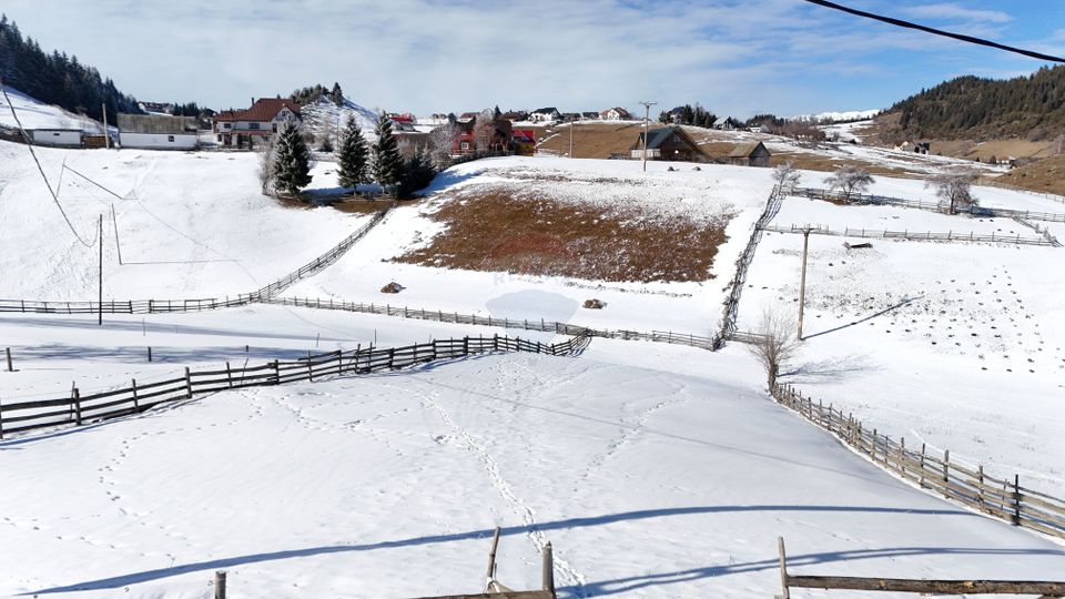 Land 1,380sqm Fundata / Strada Principala