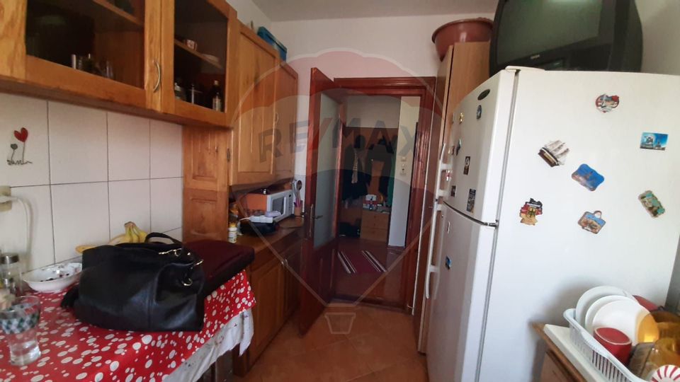 Apartament 2 camere B dul Bucuresti