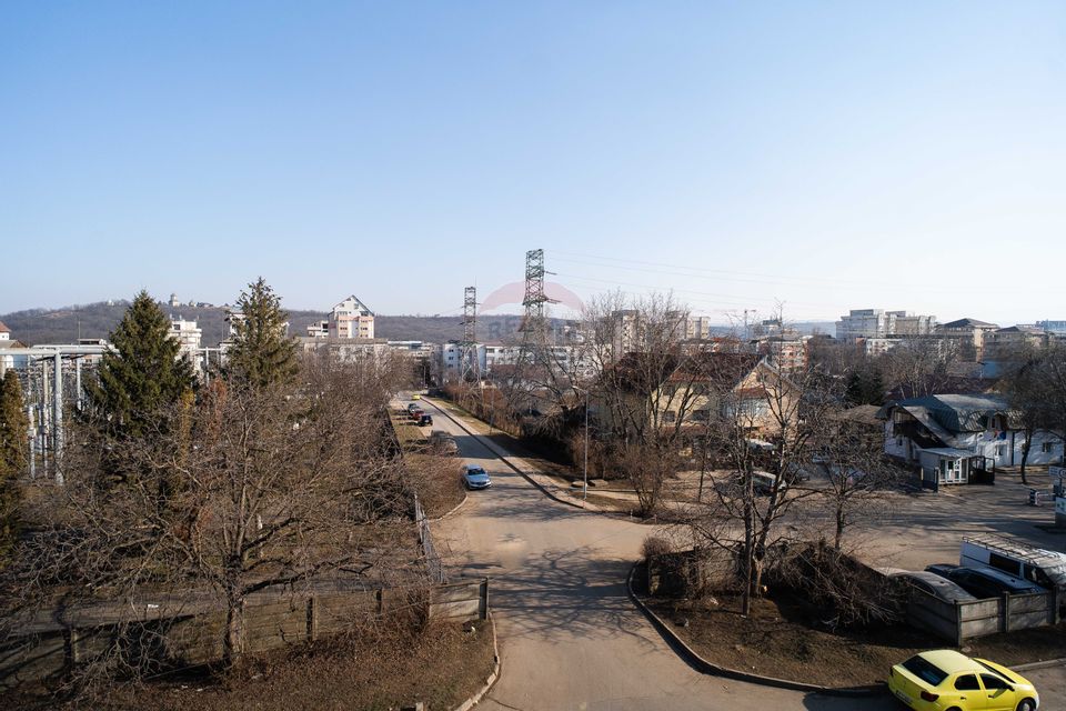 Apartament cu 3 camere de vânzare în zona Nicolina