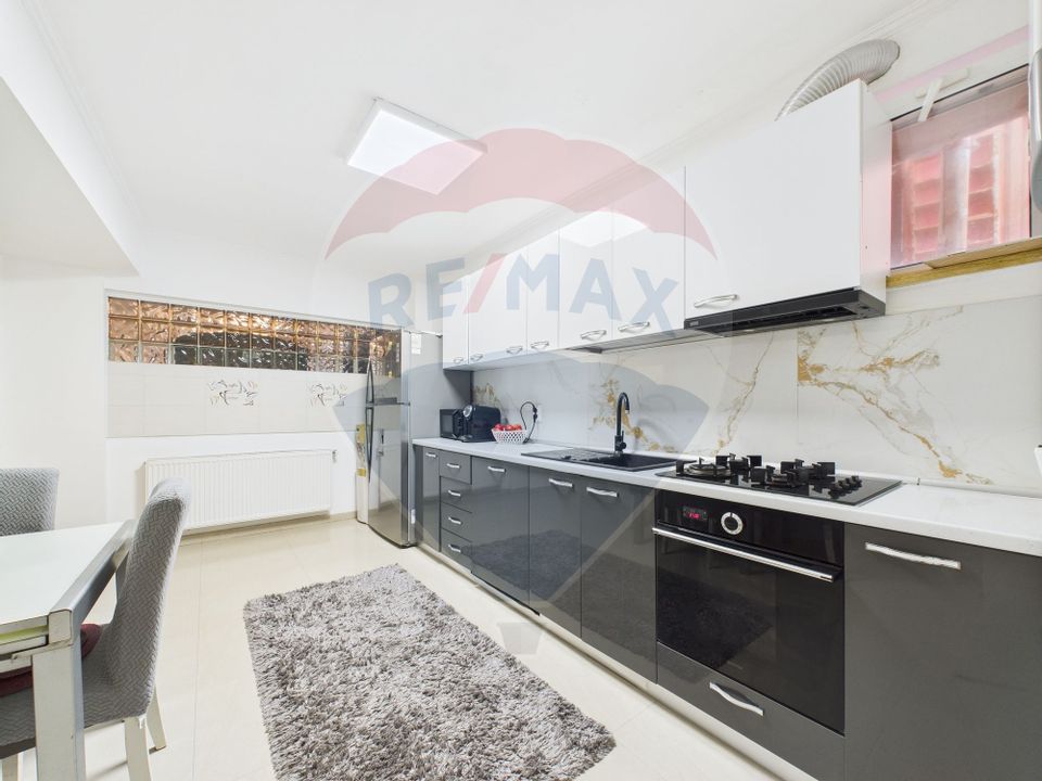 Apartament spatios 4 camere | 122 mp | Damaroaia