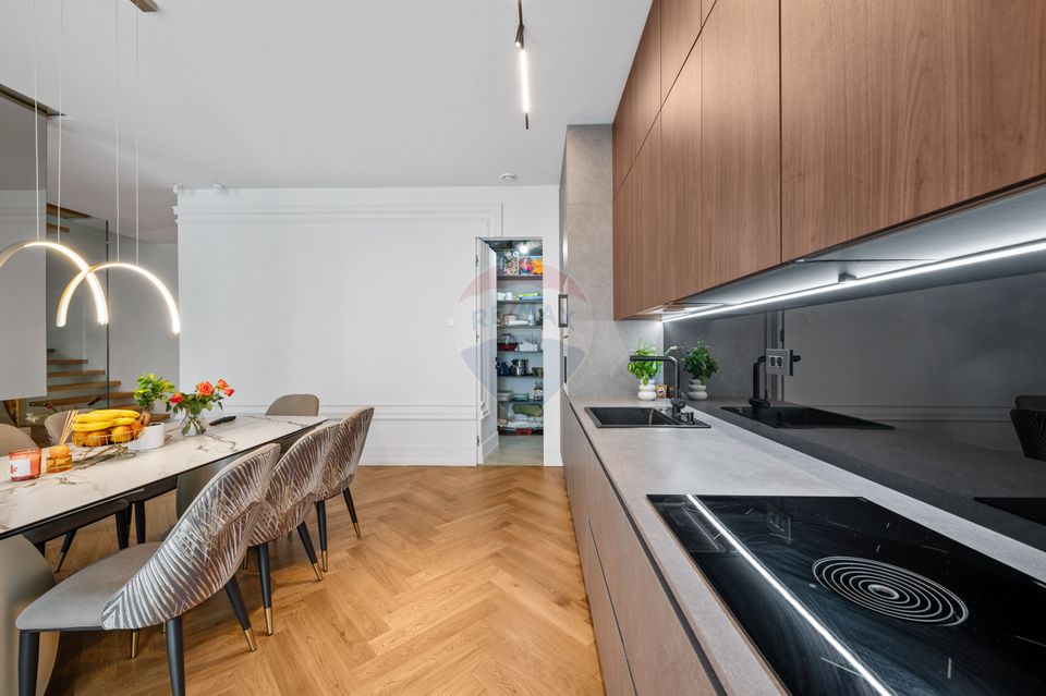 Arhitectură, tehnologie și lifestyle premium într-o vilă spectaculoasă