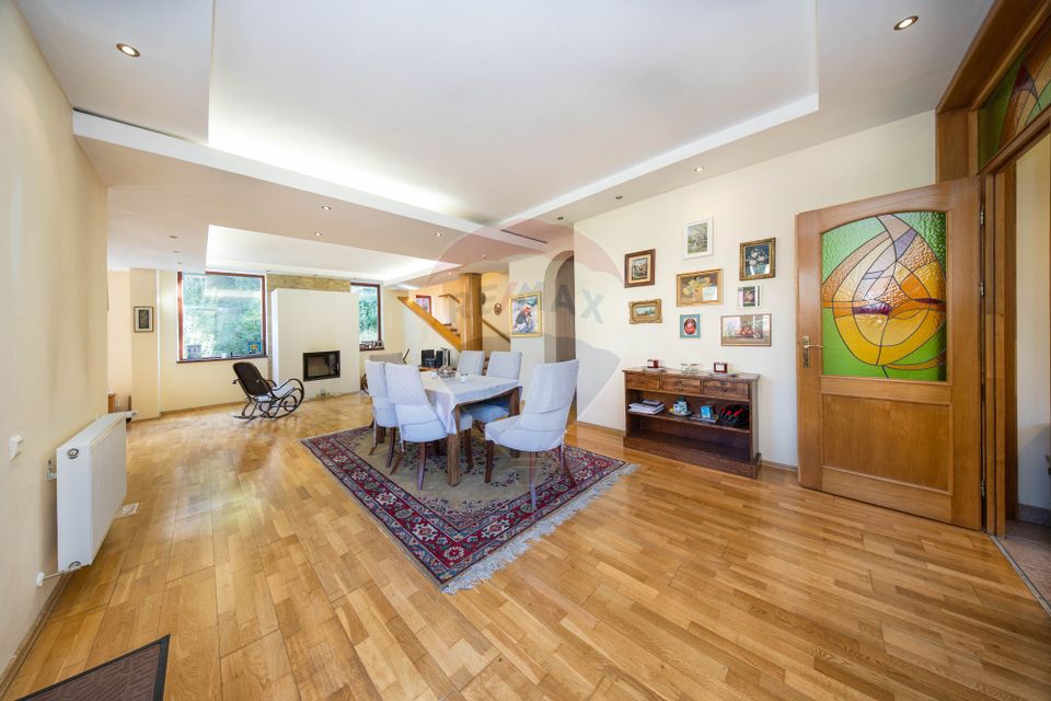 Vilă Moieciu, 375 mp util + teren 2.992 mp, View - Comision 0