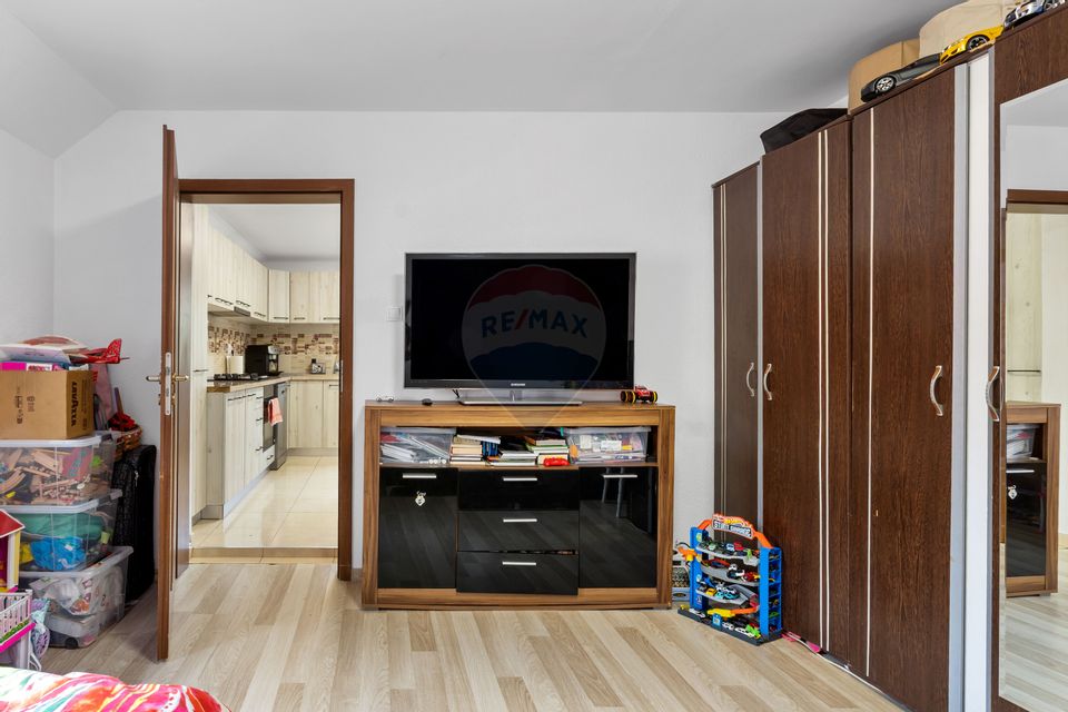 Apartament cu 3 camere la casa de vanzare in Bujac