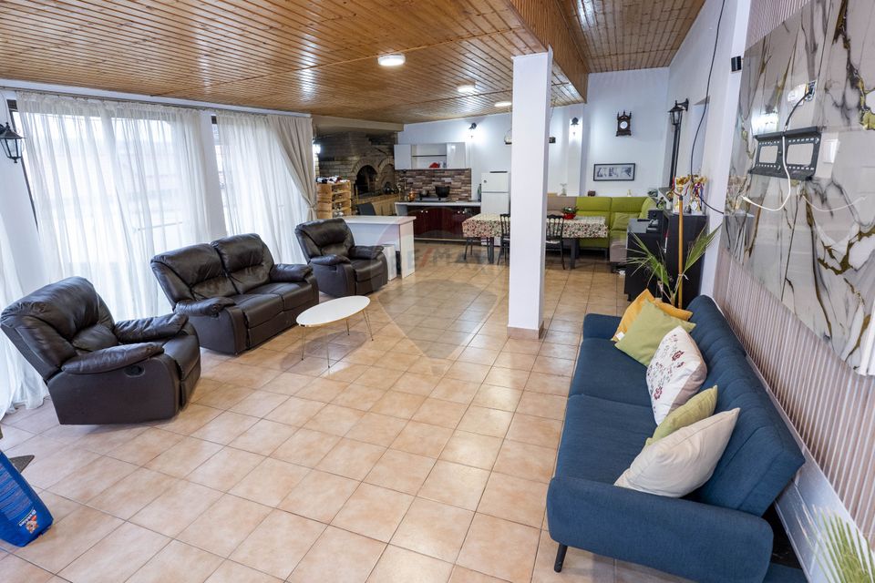 Vila 5 camere complet mobilata, foișor, teren generos