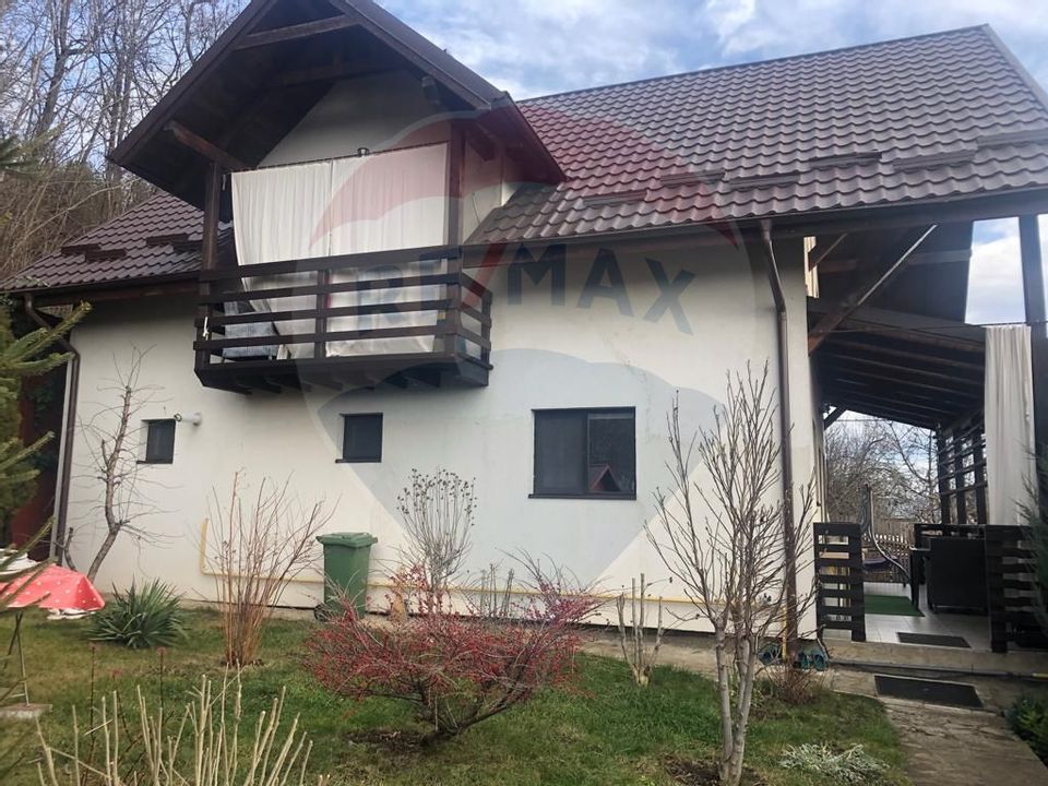 Casă / Vilă cu 6 camere de vânzare în zona Central Targu Neamt