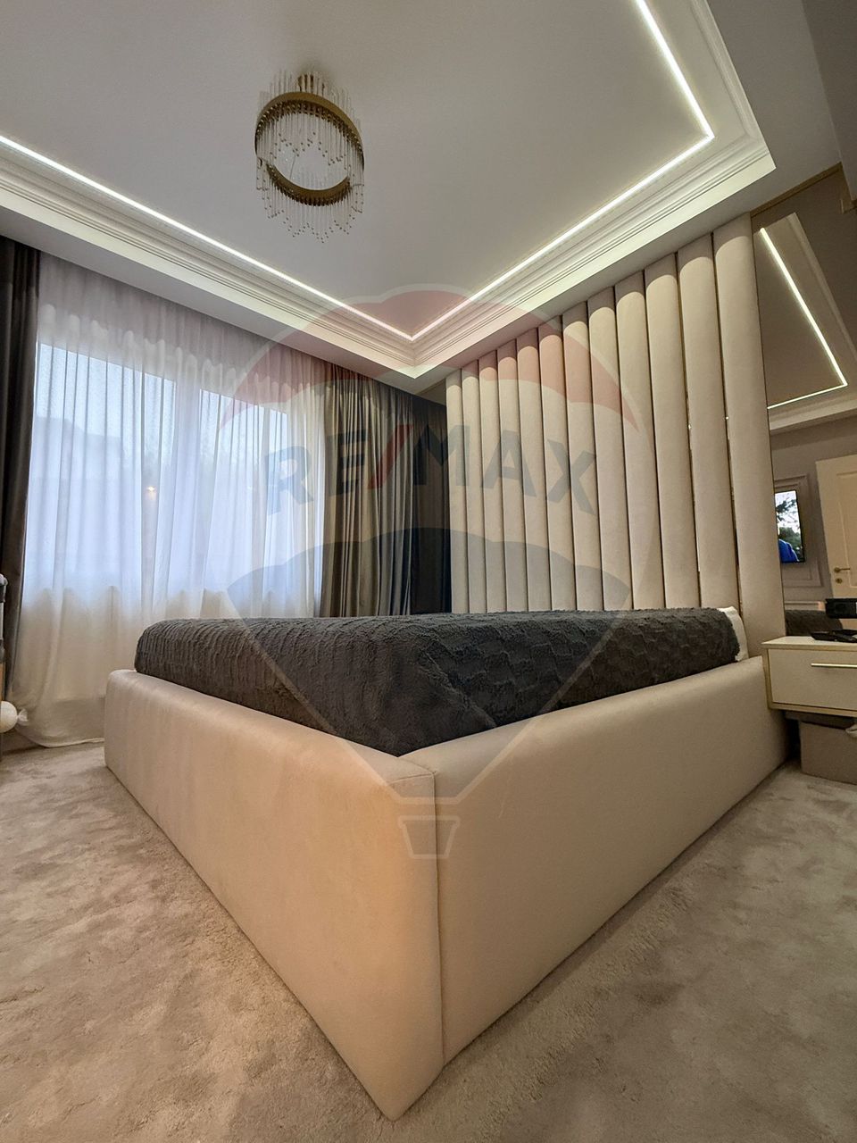 Apartament cu 3 camere de vânzare în zona Ultracentral