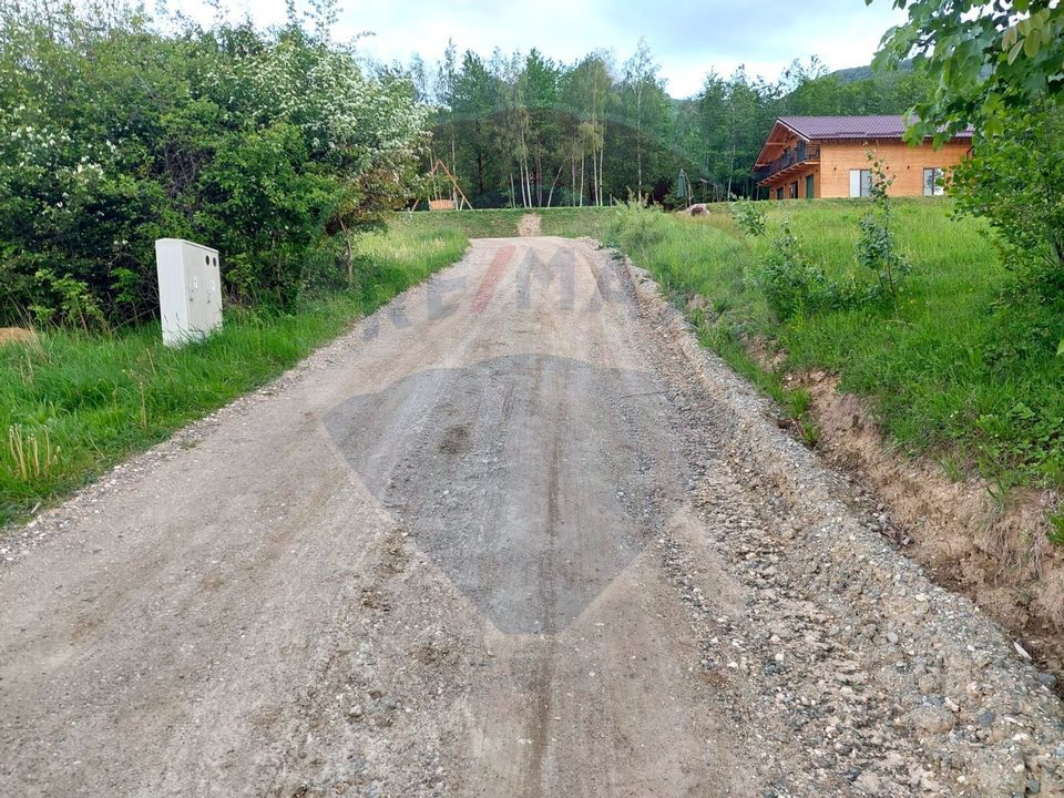 Land 4,223sqm Zarnesti / Strada Tohanita