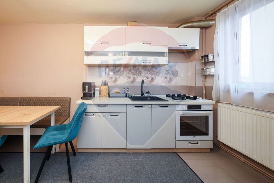 Apartament cu 3 camere de vânzare în zona Vlahuta