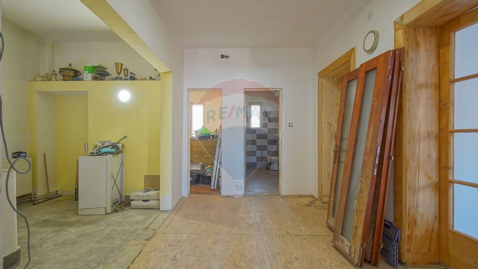 Apartament cu 3 camere de vânzare în zona Brasovul Vechi